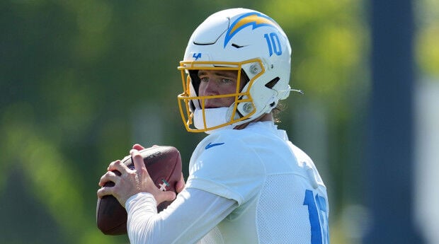 Chargers' Herbert: 'Pretty crazy' to face Raiders' Mariota