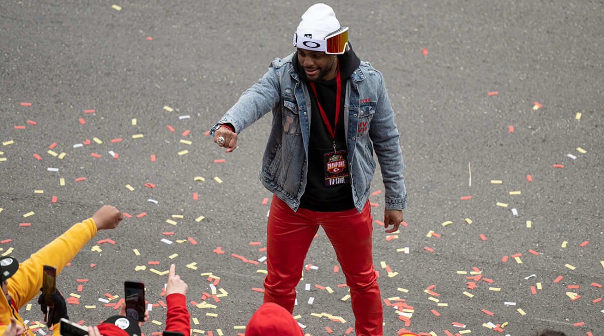 Browns new sheriff Juan Thornhill flashing Super Bowl credentials