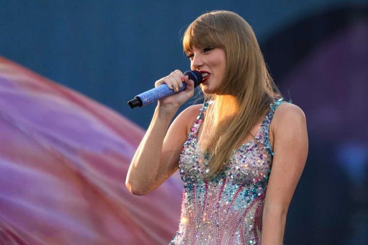 Taylor Swift and Travis Kelce Turn Heads in Outing With Patrick Mahomes,  Wife Brittany Mahomes at Singer's Mansion | National Sports |  starlocalmedia.com