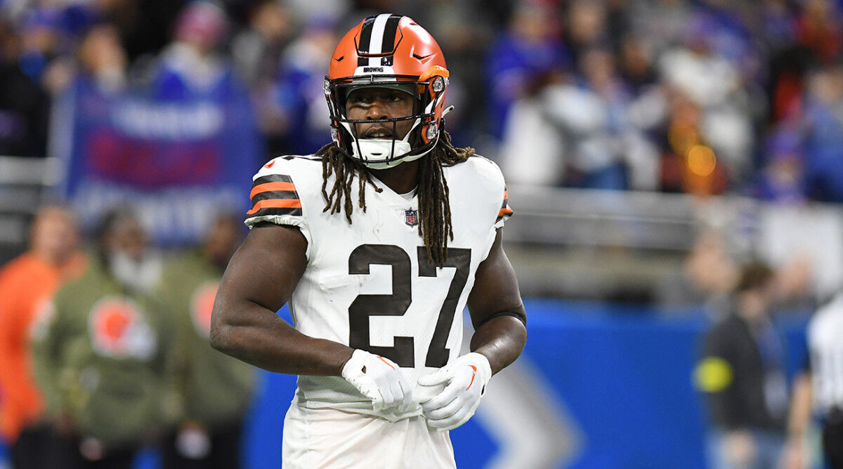 Browns to host RB Kareem Hunt for visit following Nick Chubb's injury