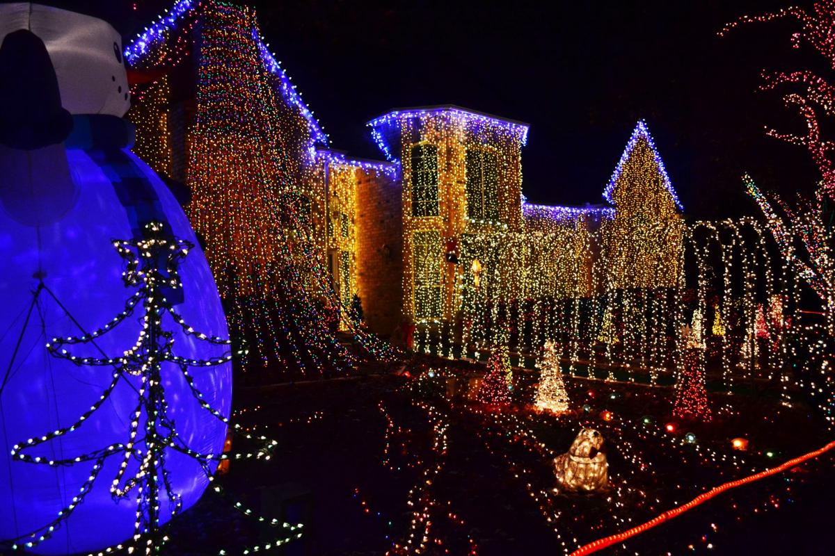 deerfield christmas tradition remains intact news deerfield christmas lights tour