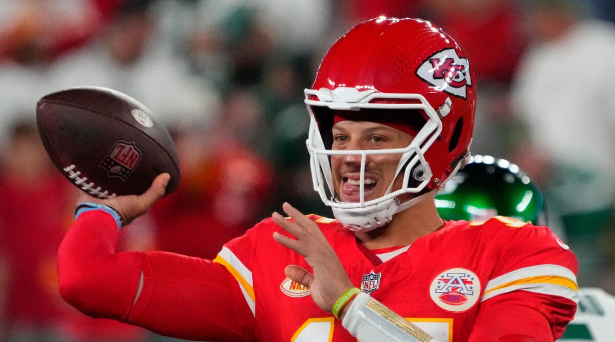 Patrick Mahomes, dad share heartwarming moment after Chiefs Super