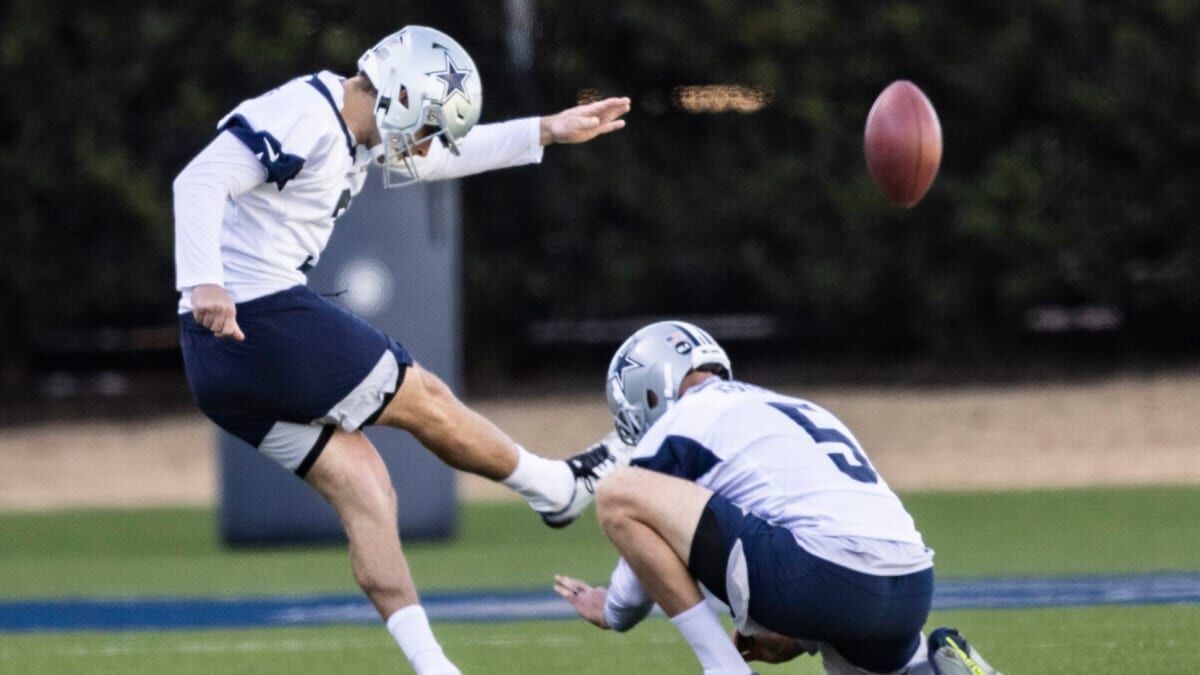 Cowboys Sign Kicker Vizcaino To Practice Squad