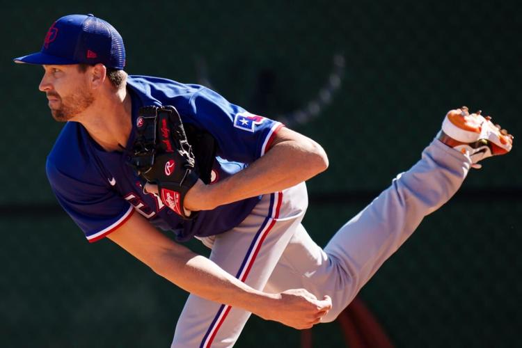 Rangers' deGrom throws bullpen session