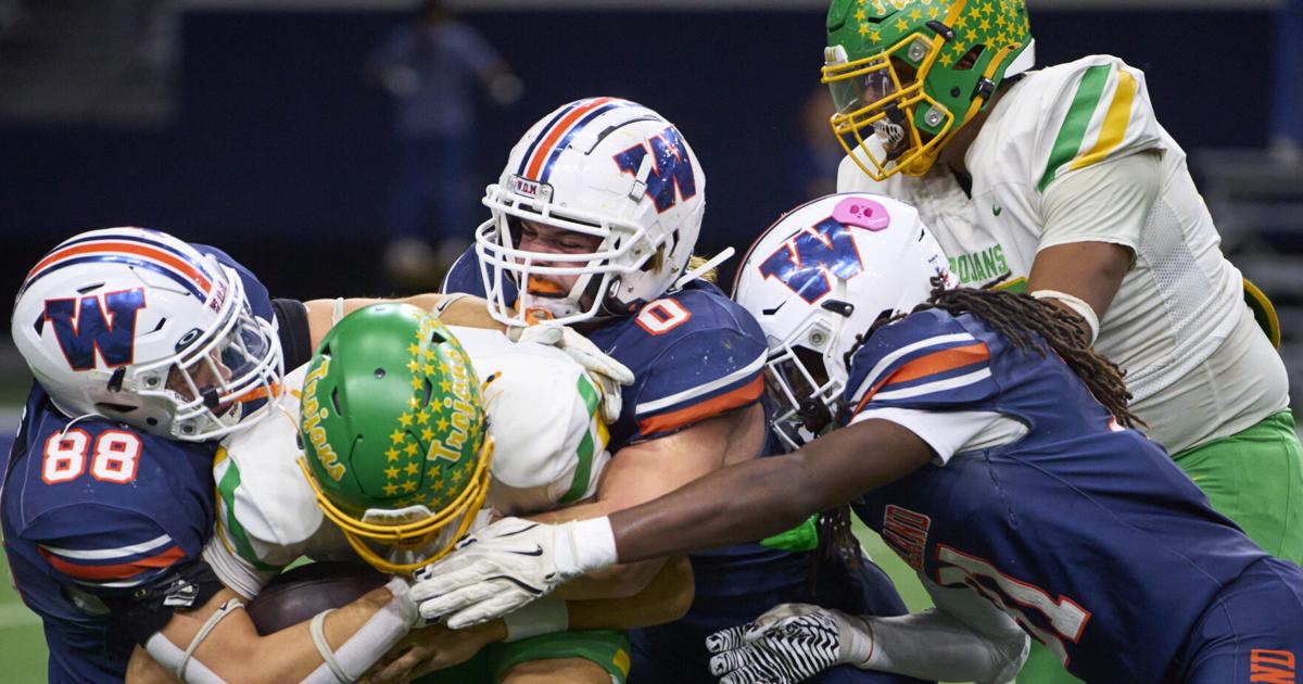 Coming off winningest season, Wakeland makes debut on 6A gridiron