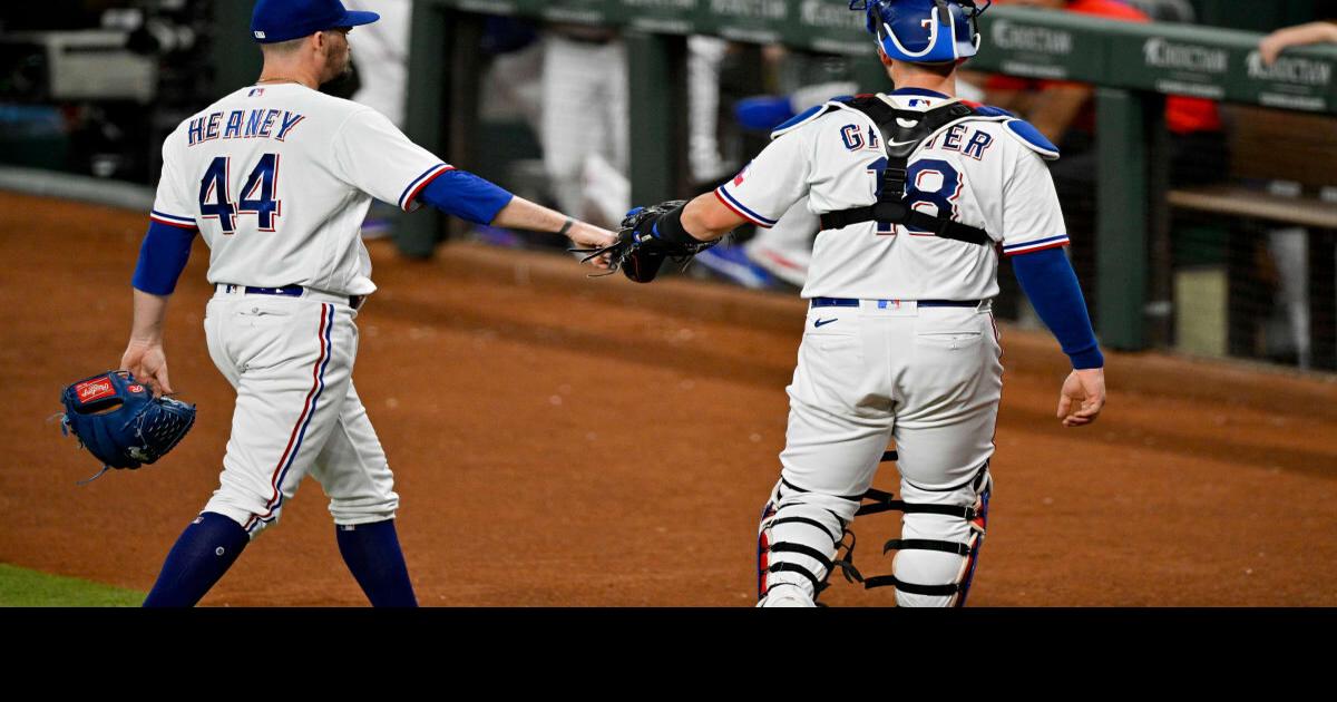 Mitch Garver Catches First Rangers Game, DFW Pro Sports