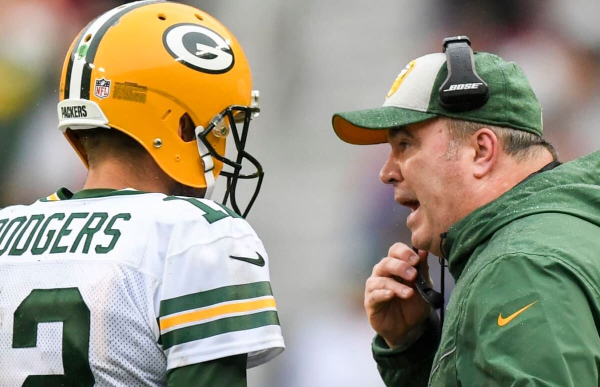 Chicago Bears: Aaron Rodgers holding out is beautiful news