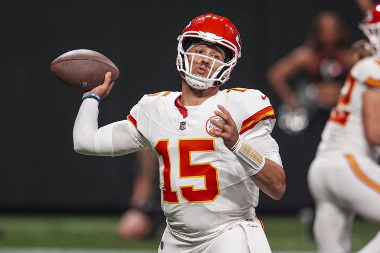 Patrick Mahomes, Kirk Cousins Postgame Handshake After Chiefs-Falcons Caught  on Camera | National Sports | starlocalmedia.com