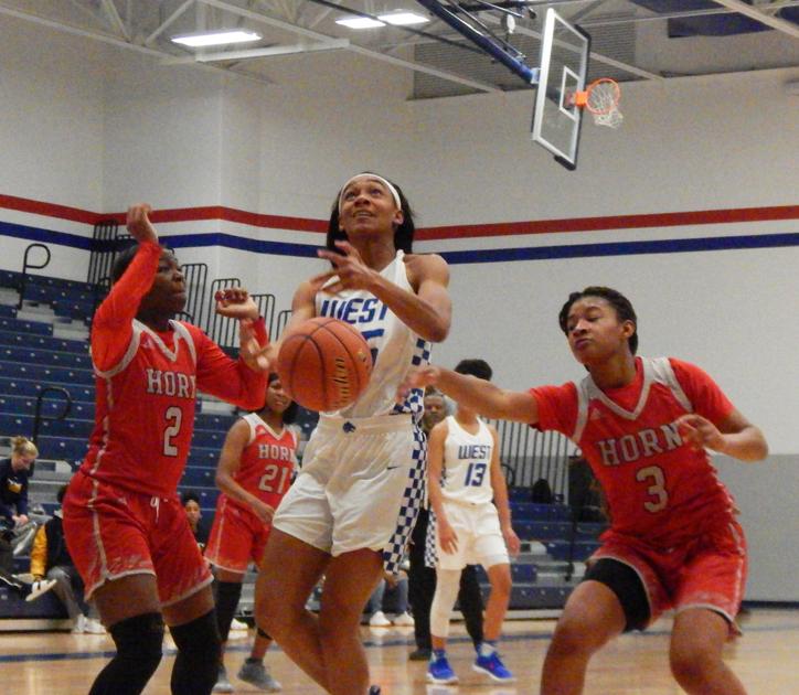 11 6a Girls Basketball Jaguars Stallions Skeeters Fall In