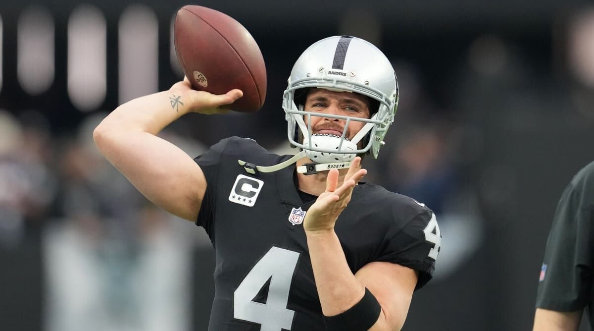 Derek Carr Signs $125 Million Contract With Raiders