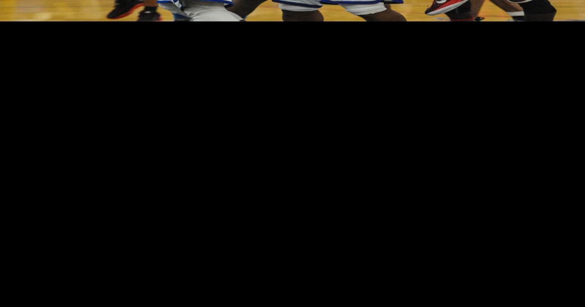 106A Boys Basketball Mesquite, Horn pick up key district wins