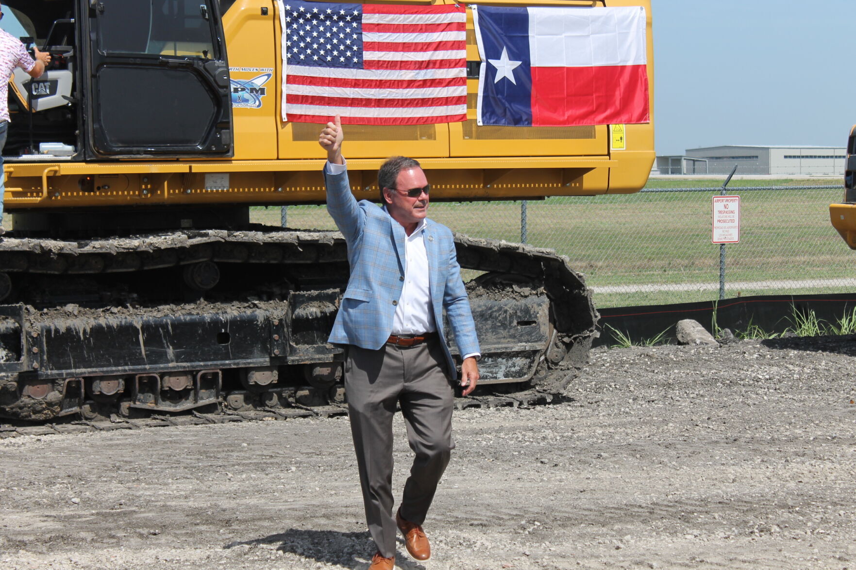 グローブ Groundbreaking Marks Progress for McKinney Airport Terminal