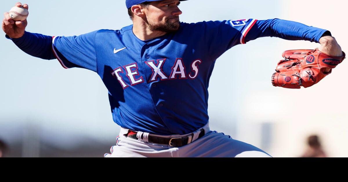 Texas Rangers relief pitcher Jonathan Hernandez throws to the