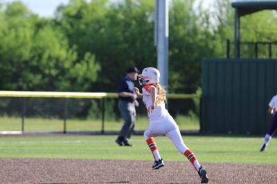 Too Close For Comfort Celina Hangs On To Knock Off Sanger 4 3