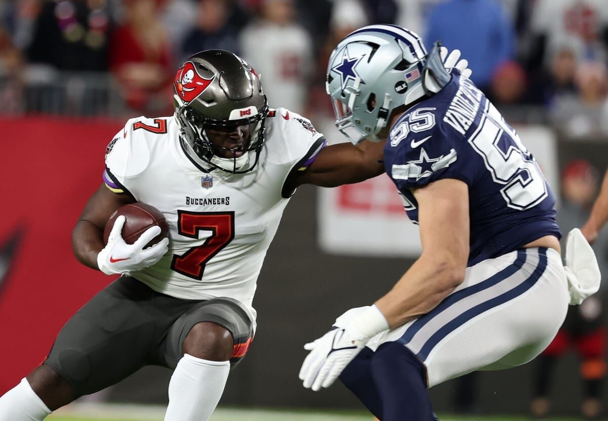 Dallas Cowboys sign duo including new running back after releasing