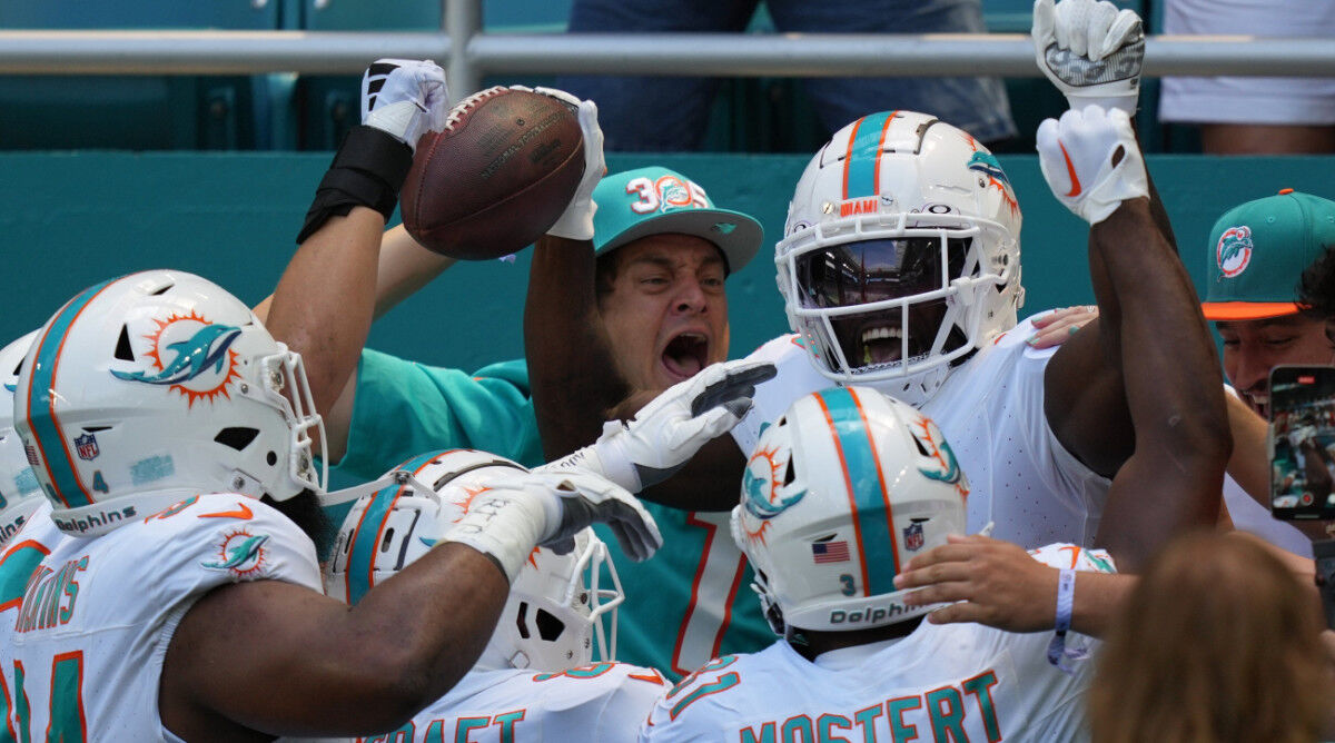 Pro Football: Dolphins demolish Broncos, 70-20, scoring the most points by  an NFL team in a game since 1966