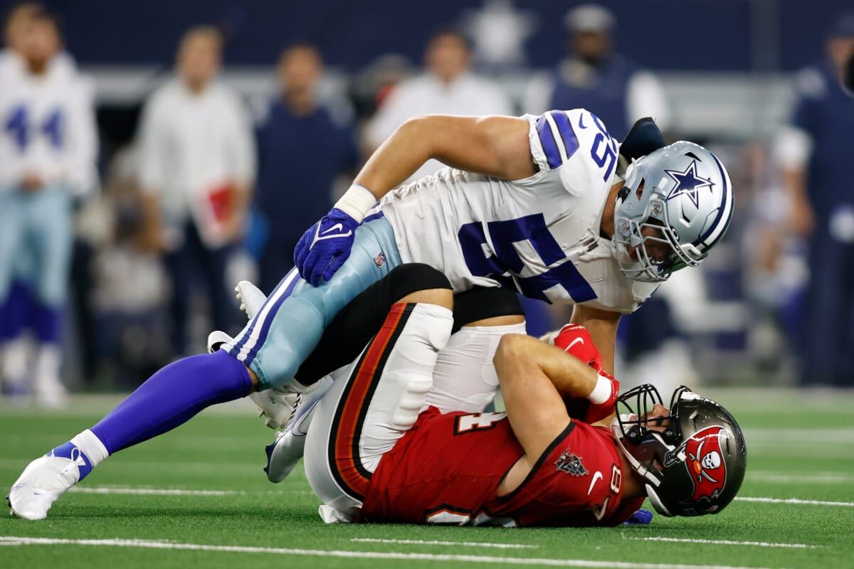 Cowboys concerned after LB Leighton Vander Esch's neck injury vs. Jaguars