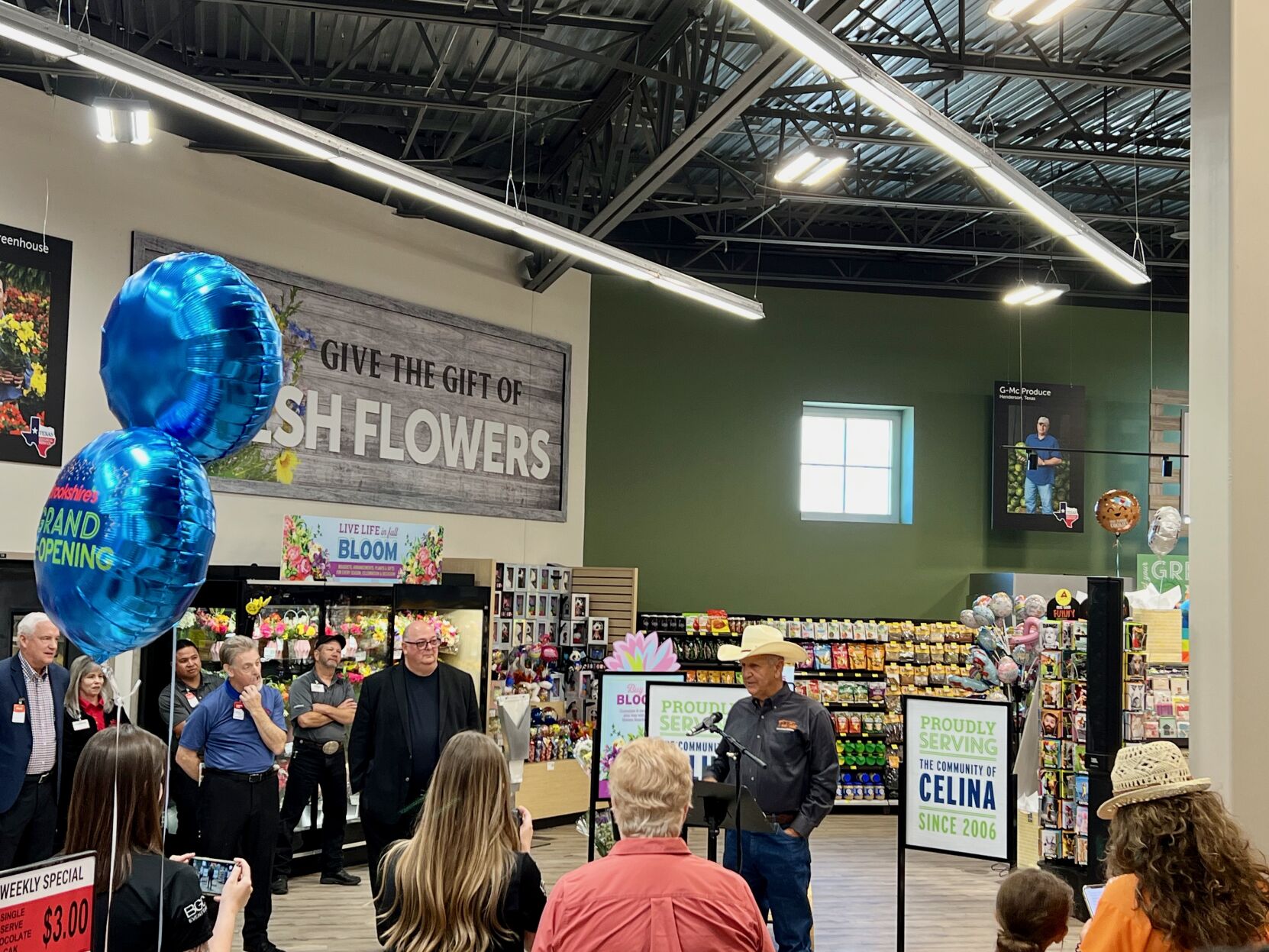 Celina community celebrates updated Brookshire's with a ribbon