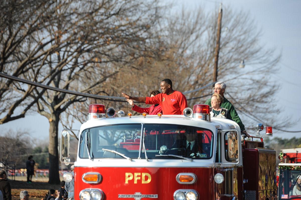 In Photos Plano Christmas Parade Plano Star Courier