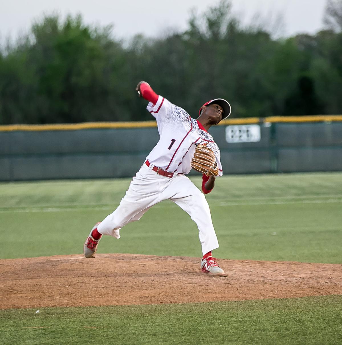 116A Baseball Horn rallies in the seventh to top Mesquite Sports