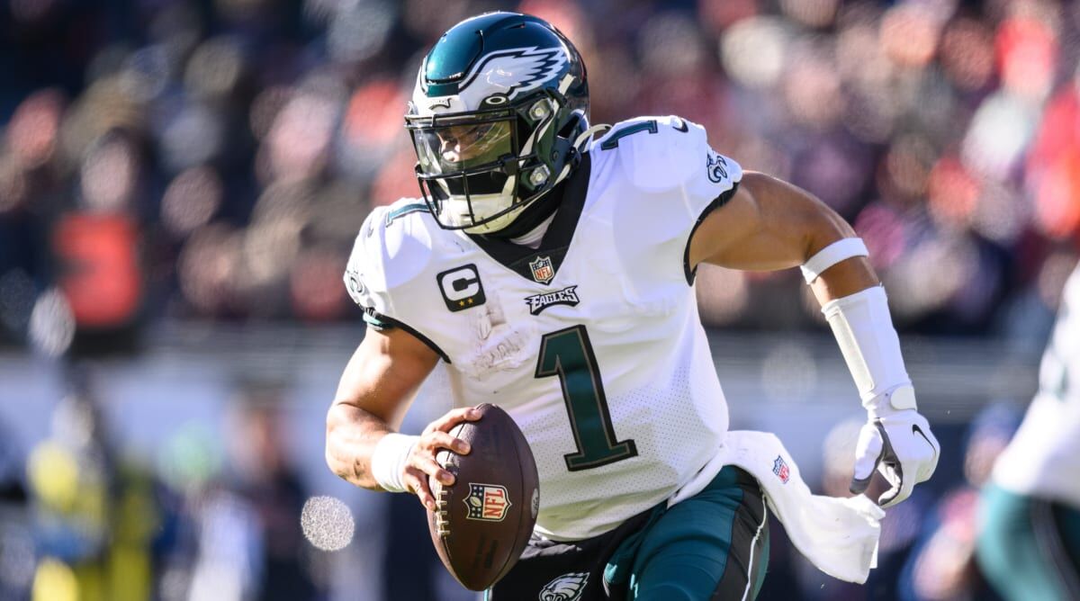 Eagles run all over Vikings, Jalen Hurts racks up three total