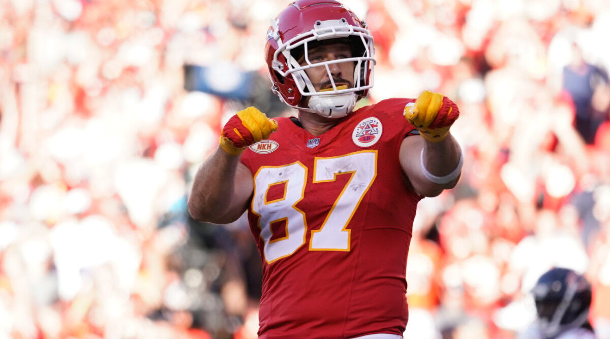 Taylor Swift Dating Rumours Cause 400% Spike In Travis Kelce Jersey Sales -  Network Ten