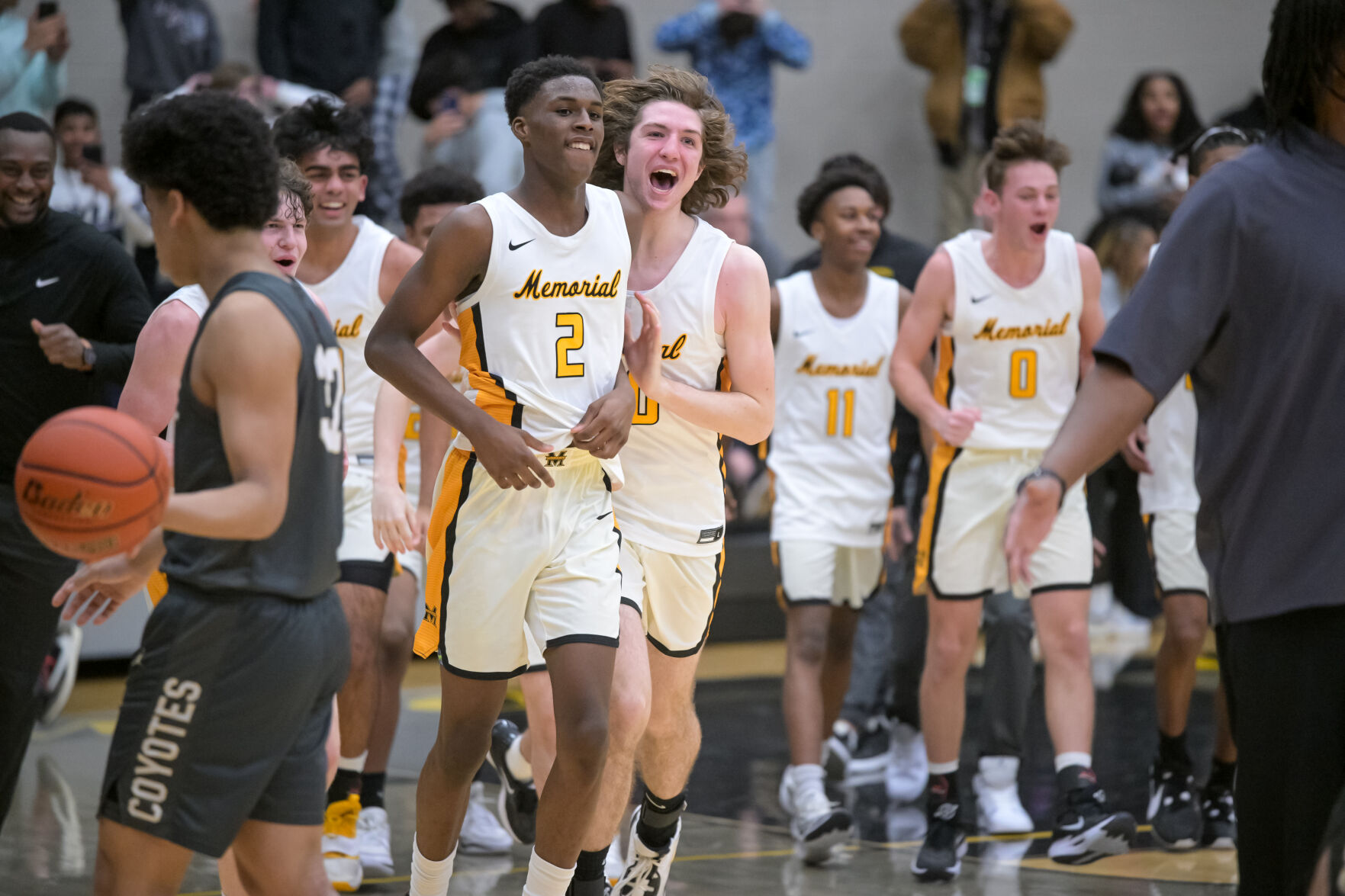 High School Basketball Recap: Memorial’s Last-Second 3-Pointer, Lomax’s Dominant Performance, and Lone Star’s Undefeated Run