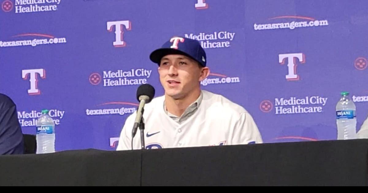 In historic move, two newly-promoted captains with Texas Rangers