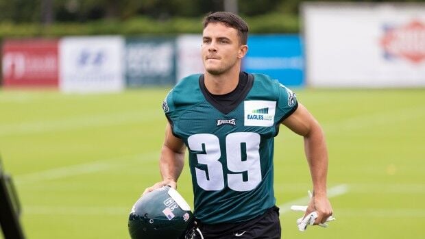 How a Philadelphia Eagles linebacker veered from Hawaii to Eastern Illinois  to the NFL 