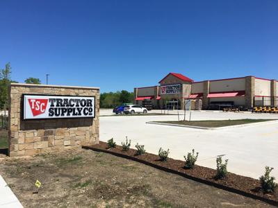 tractor supply kicks off celina grand opening with four day event celina record starlocalmedia com tractor supply kicks off celina grand