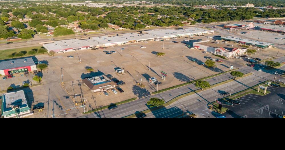 BREAKING: Heavy police presence at North Star Mall, avoid area