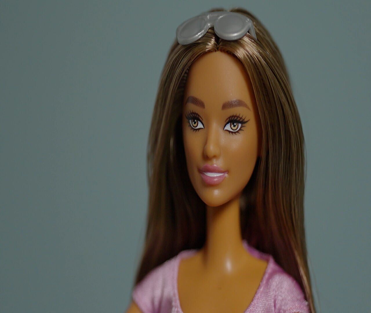 RAW VIDEO: First Ever Blind Barbie Doll Released 2/2