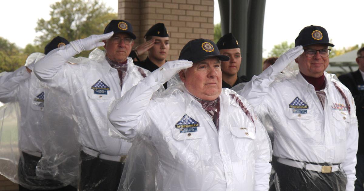 Why is veterans day celebrated on november 11th explain Why is veterans day celebrated on november 11th explain