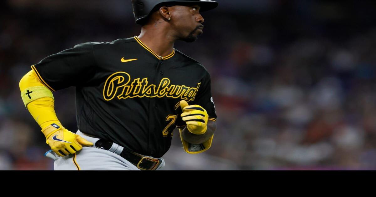 Giants acquire MVP-outfielder Andrew McCutchen in deal with Pirates