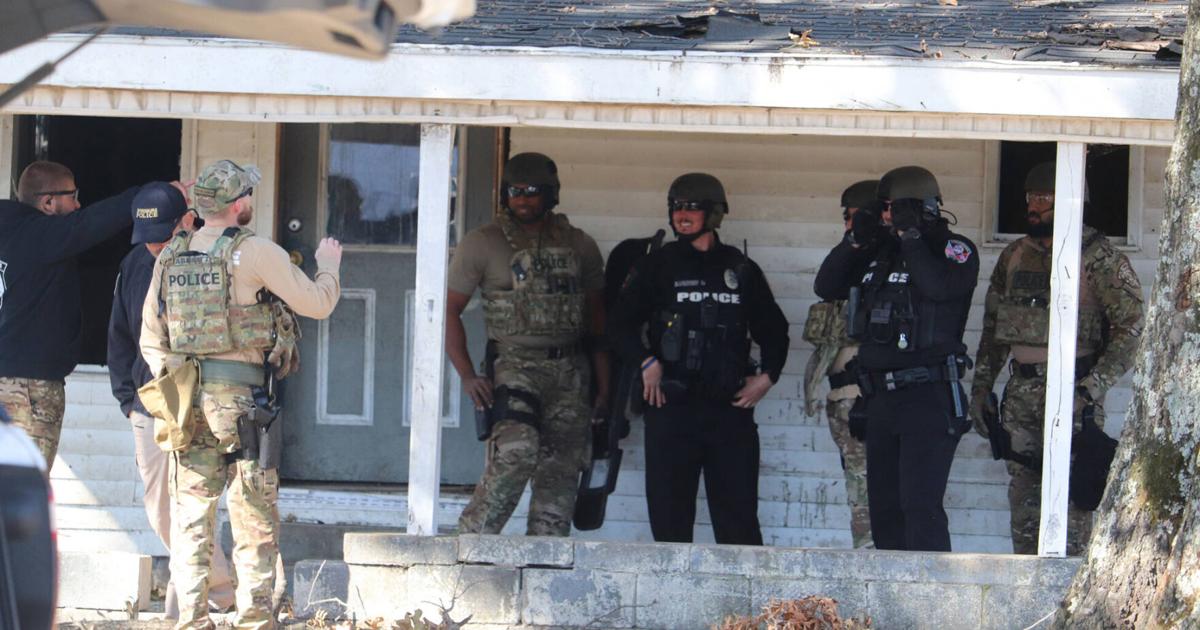 Explosive Entry DPD, DFD receive cooperative explosives entry training | News ...