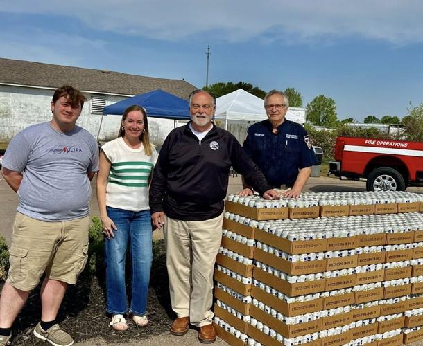 Dyersburg digs deep to feed and comfort its own after storms and floods(00)