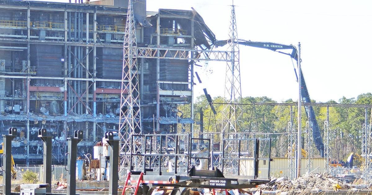 Crews demolish former Capital Power plant | News Crews demolish former Capital Power plant | News