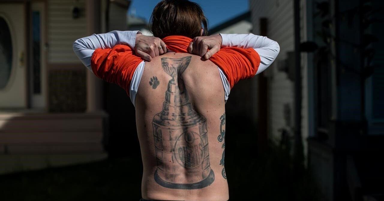 Edmonton Oilers superfan promises to touch up large back tattoo if team wins Cup - Vimarsana News