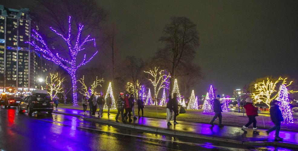 Photos Crowds flock to Niagara Falls for New Year's Eve