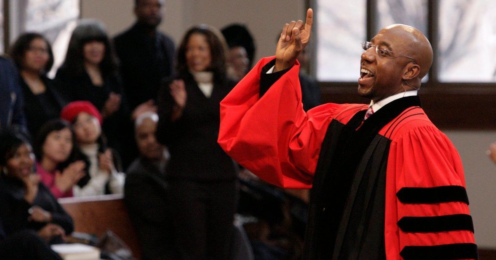 Raphael Warnock has done it . Adam Hamilton wants to follow as a pastor - US senator