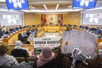 Region rescinds total ban on signs in council chamber
