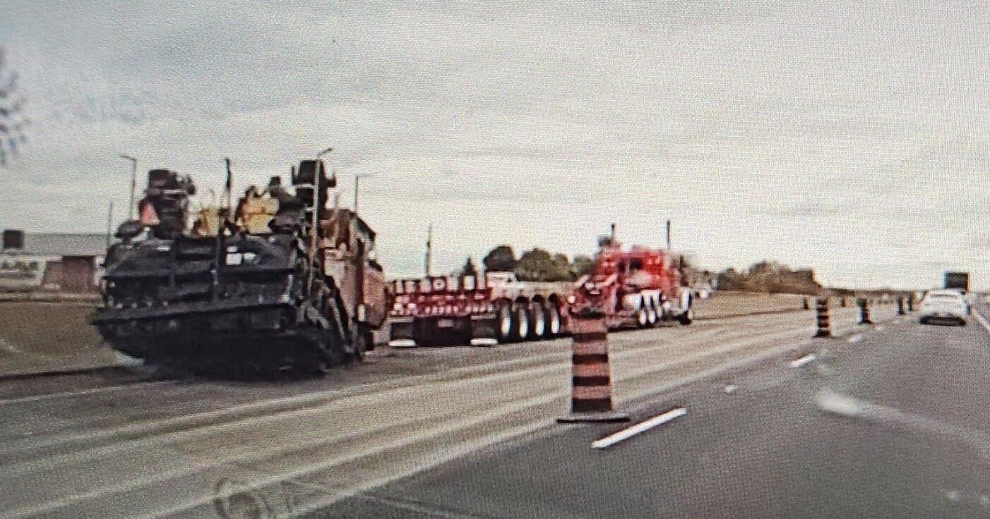 Disabled road paving vehicle blocks 2 QEW lanes in Grimsby