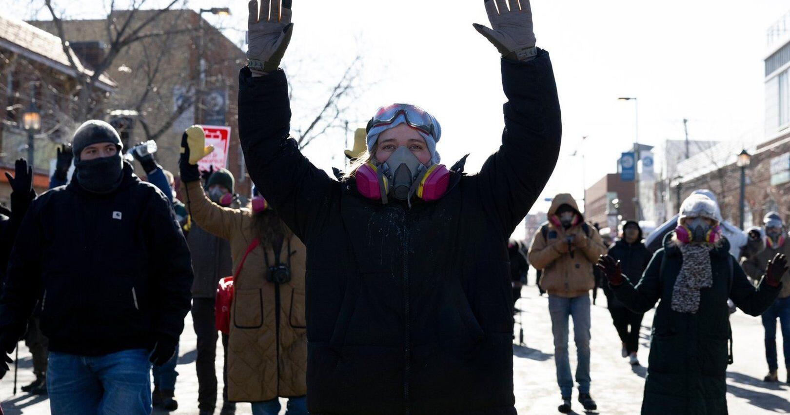 From frigid quiet to outraged sorrow , a few hours on Minneapolis street where agents killed man