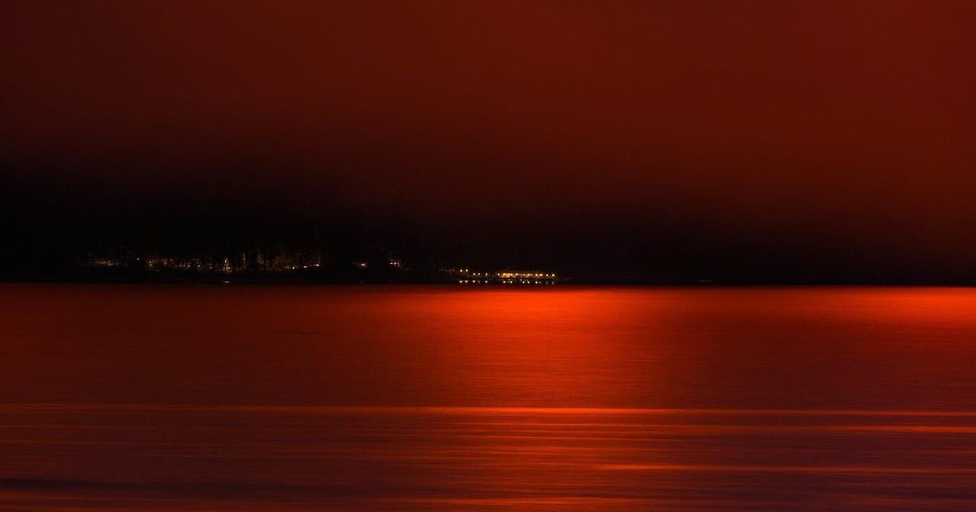 20 , 000 flee as explosive B . C . wildfire races toward Summerland , burning homes in path