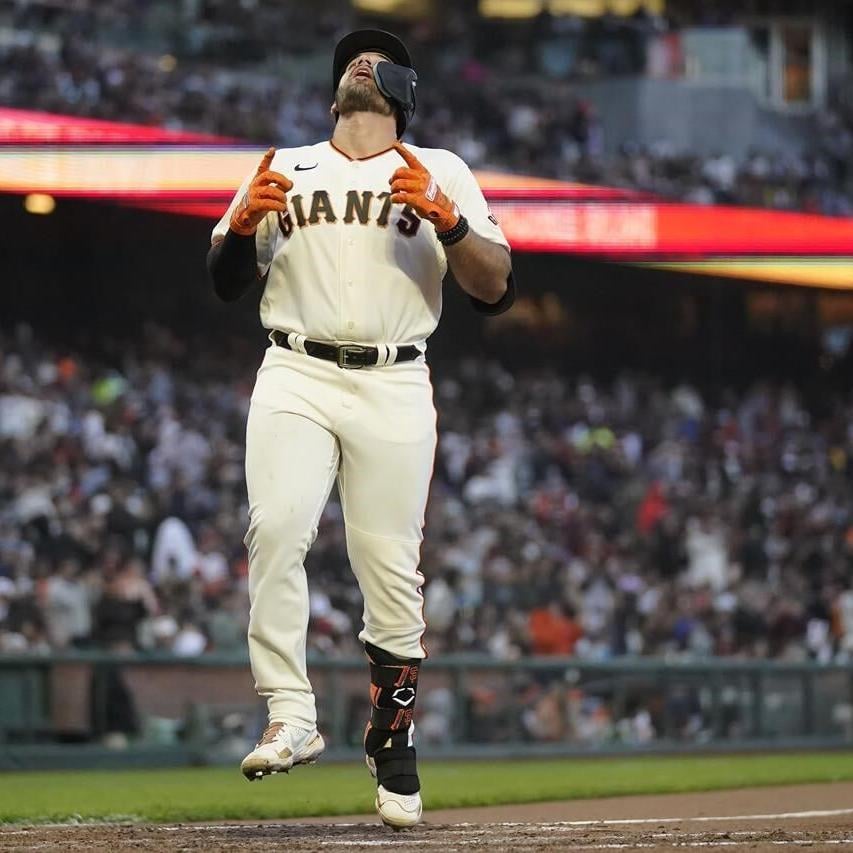 Yastrzemski, Giants win 3-2 over Padres; Tatis injured