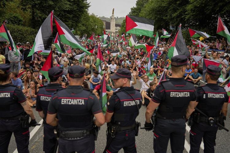 Anti Israel protests turn the Spanish Vuelta cycling race into a