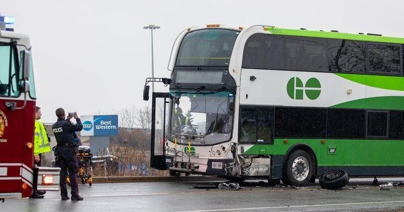 Niagara GO bus crash sends 6 to hospital