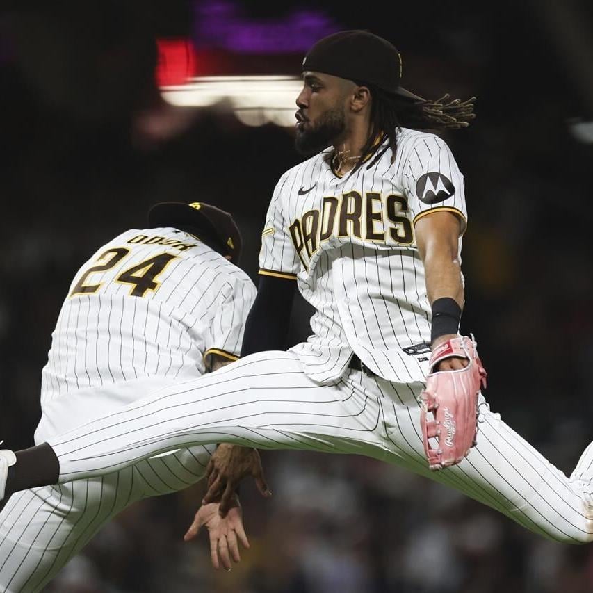 Santana's 3-run homer in the 7th leads Brewers past Rangers in matchup of  division leaders