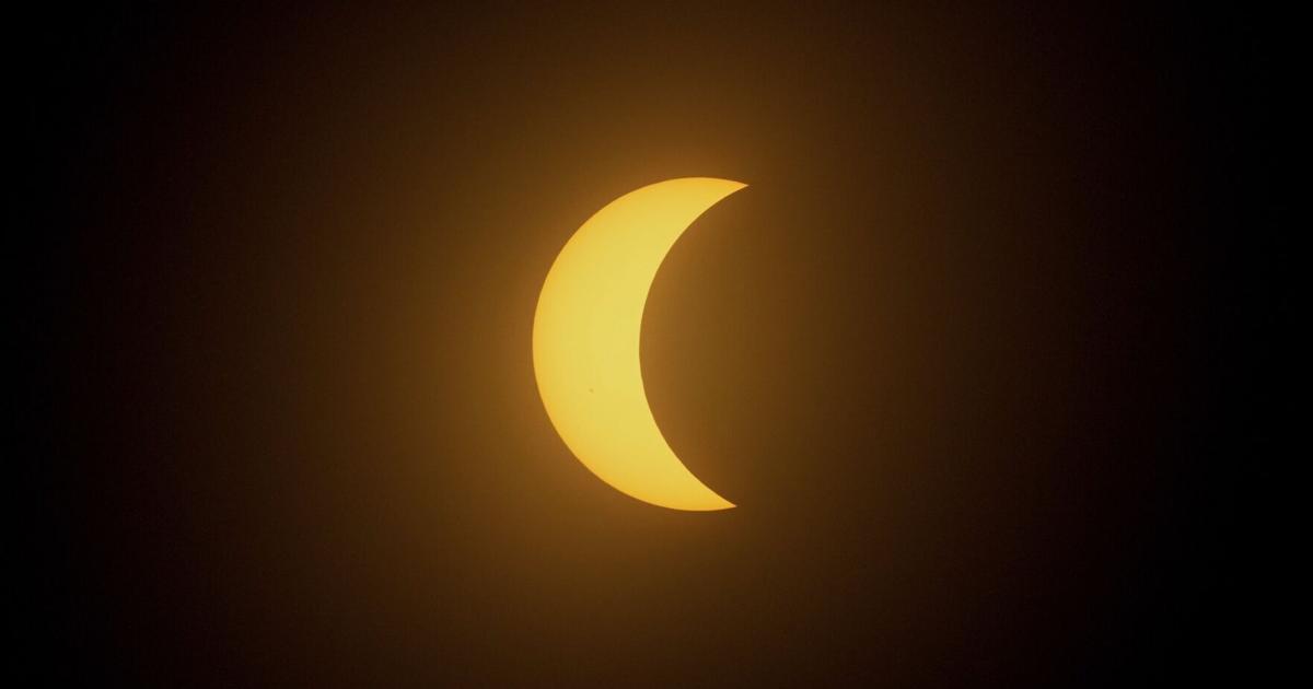 Solar eclipse live updates from Niagara