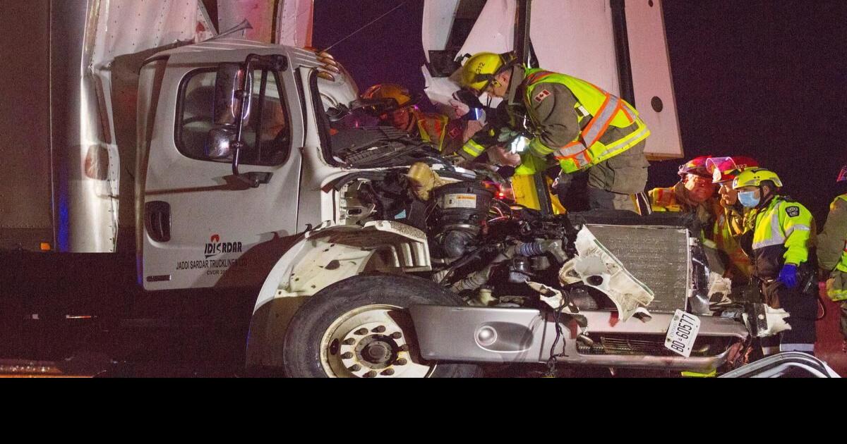 _1_qew_crash_bartlett_rd_truck_vs_mto